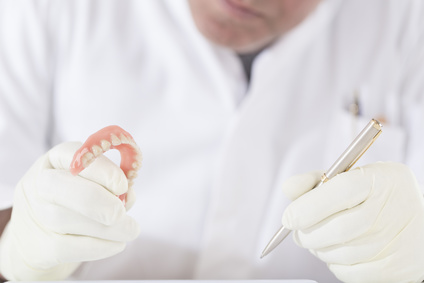 Günstiger Zahnersatz von SAVEDENTAL – das 5-Punkte Qualitätsversprechen